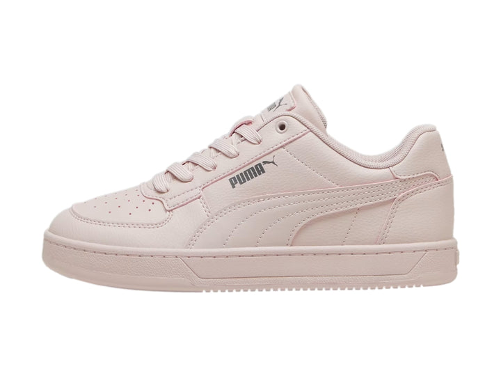 Tenis PUMA Caven 2.0 color rosa pálido con diseño deportivo y suela plana.