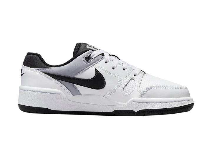 Tenis Nike Full Force Lo blancos con detalles en negro y gris, diseño deportivo de corte bajo.