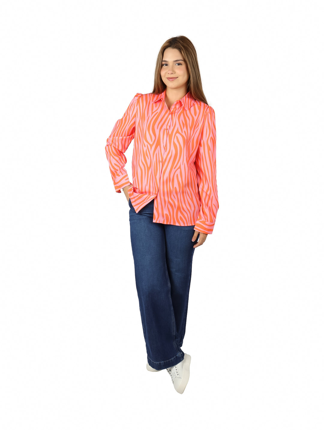Blusa de manga larga para mujer con estampado animal print en colores rosa y naranja.