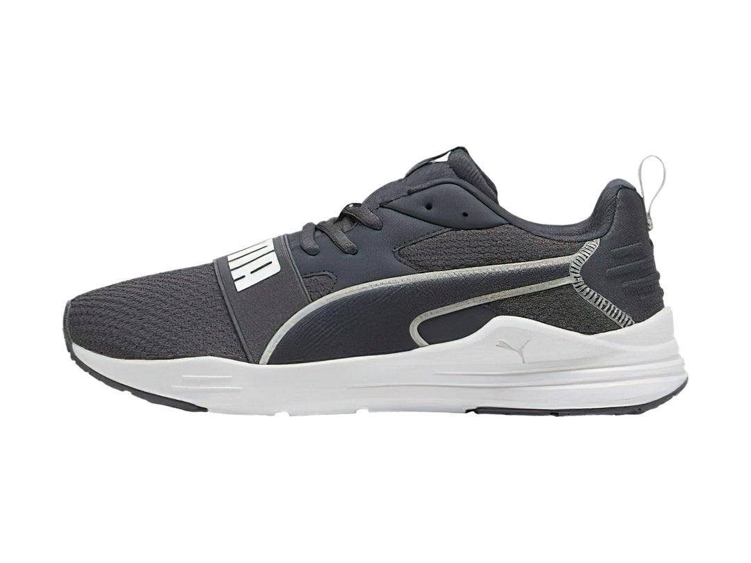 Tenis PUMA Wired Run Pure en color gris oscuro con suela blanca y detalles lineales claros.