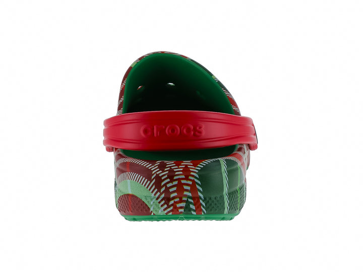 Zuecos Crocs infantiles con estampado de cuadros rojos y verdes estilo navideño.