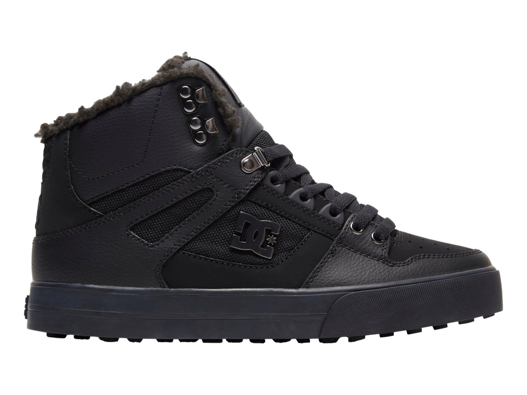 Zapato deportivo DC Shoes modelo Adys de bota alta en color negro con forro interior térmico.