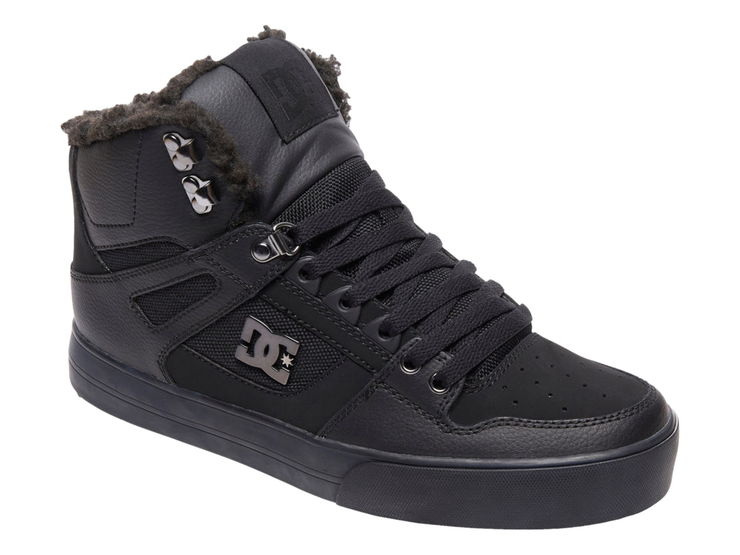 Zapato deportivo DC Shoes modelo Adys de bota alta en color negro con forro interior térmico.