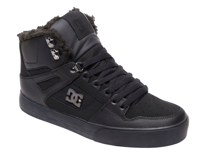 Zapato deportivo DC Shoes modelo Adys de bota alta en color negro con forro interior térmico.