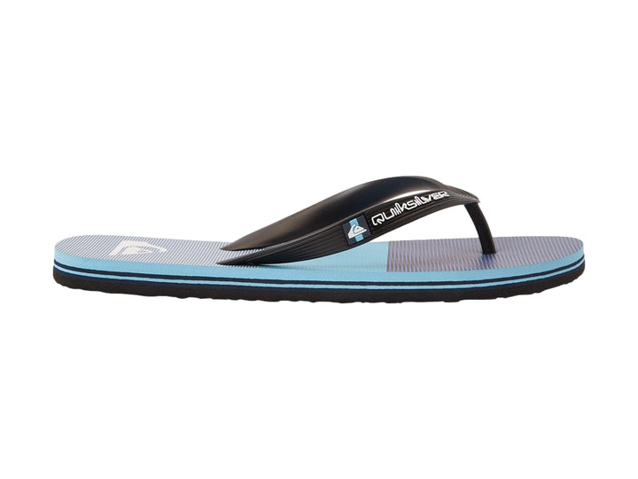 Sandalias Quiksilver color azul con correa negra, diseño casual para playa.