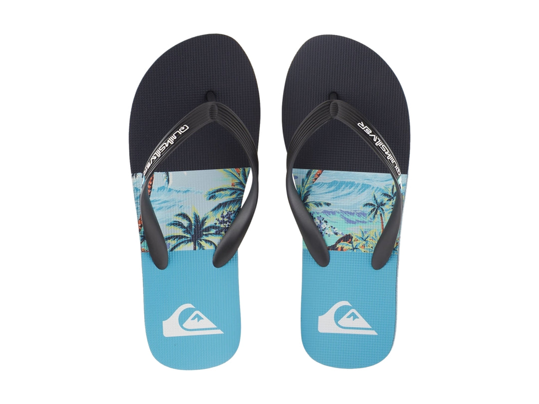 Sandalias Quiksilver color azul con correa negra, diseño casual para playa.