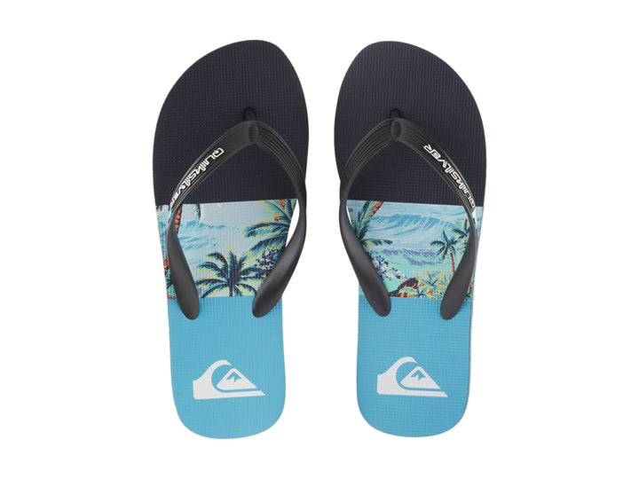 Sandalias Quiksilver color azul con correa negra, diseño casual para playa.