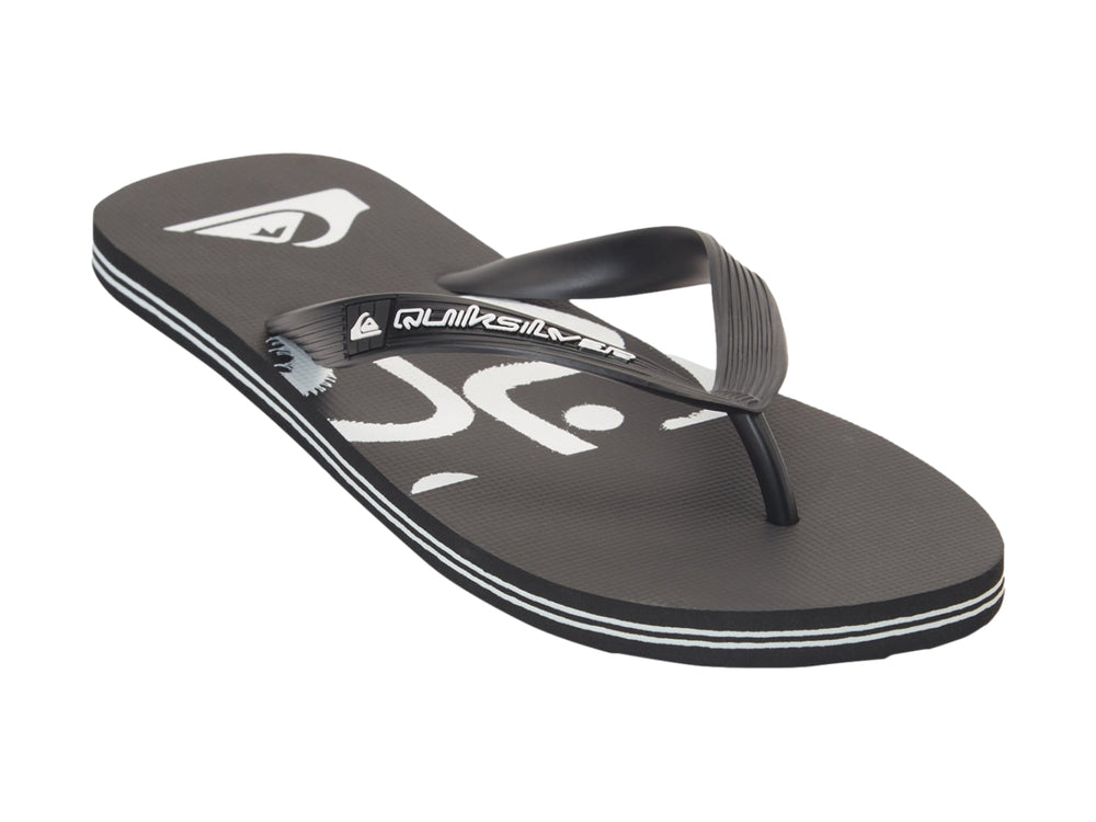 Sandalias Quiksilver color negro con rayas blancas en la suela.