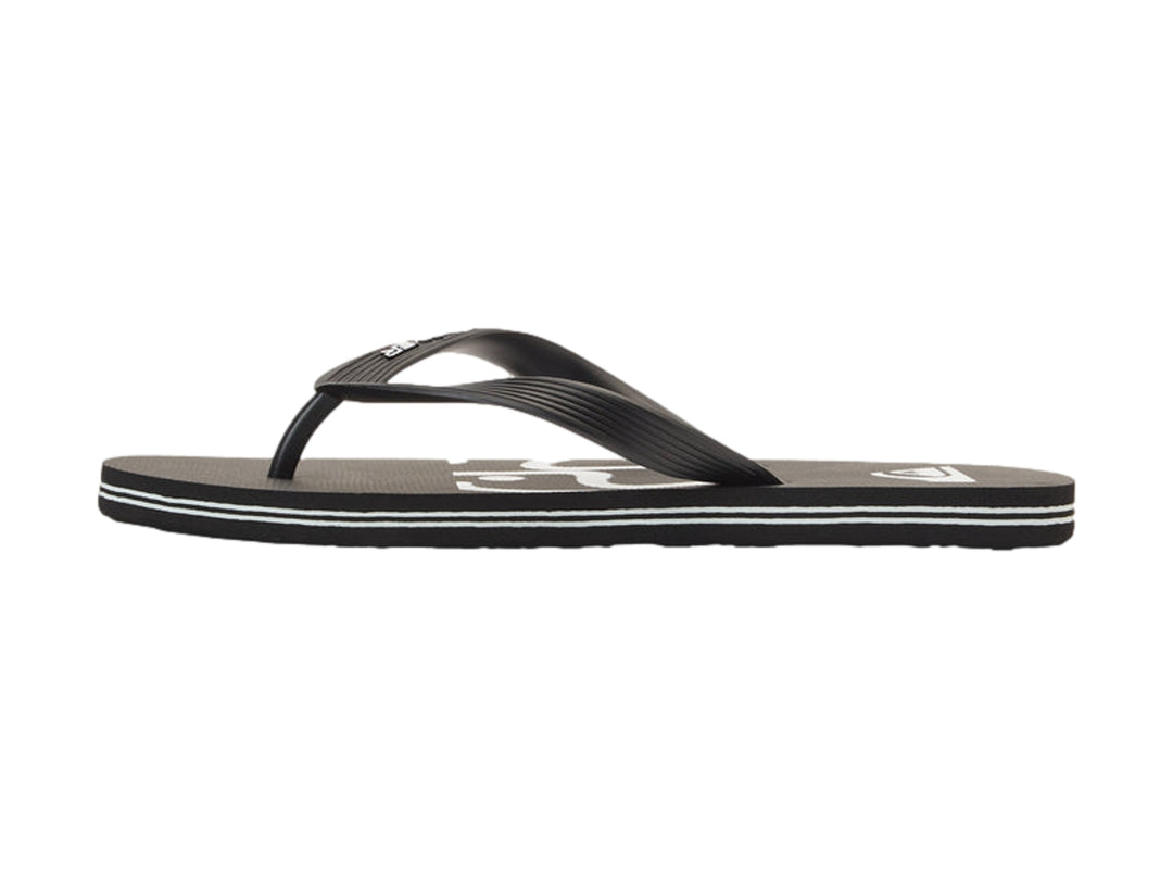 Sandalias Quiksilver color negro con rayas blancas en la suela.