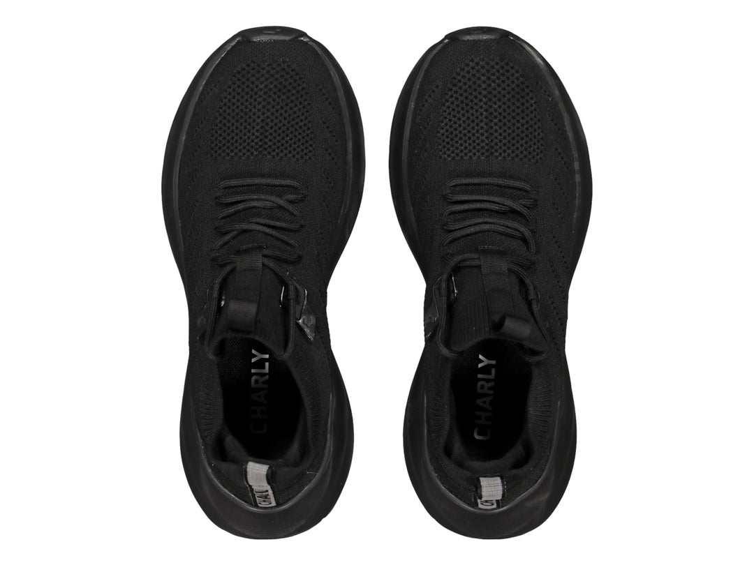 Tenis deportivos Charly color negro total con tejido transpirable y suela robusta.