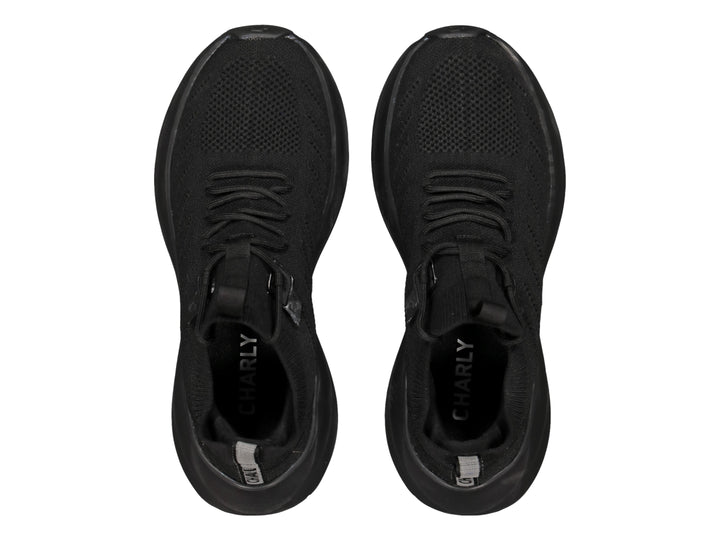 Tenis deportivos Charly color negro total con tejido transpirable y suela robusta.