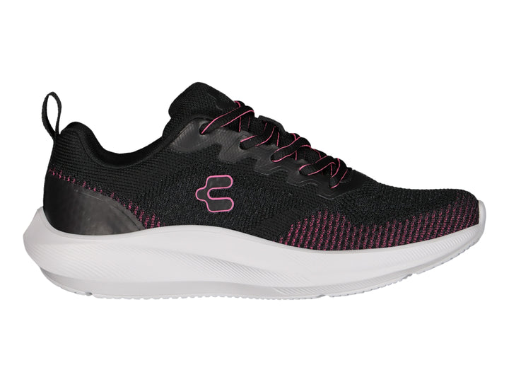 Tenis deportivos Charly color negro con detalles en fucsia y suela blanca.