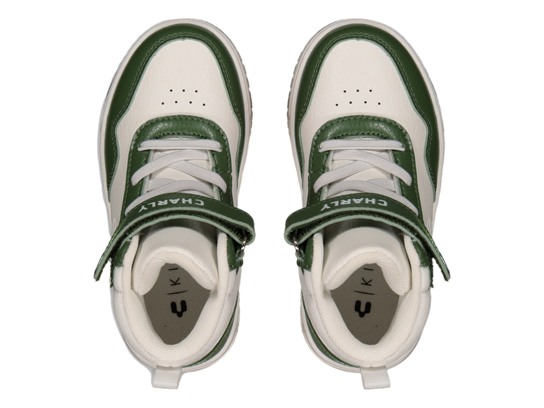 Tenis deportivos de bota para niño en colores blanco y verde con cierre de velcro.