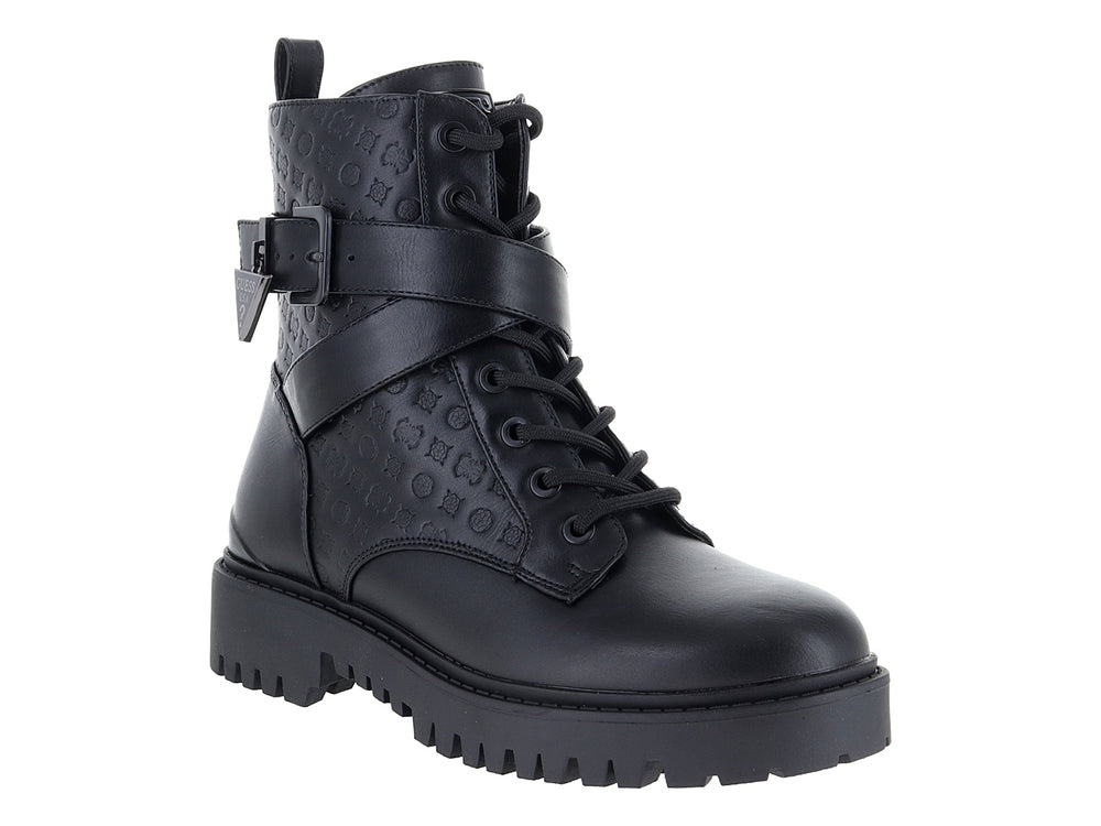 Bota negra sintética de caña alta con suela track, cordones y correa con detalle metálico.
