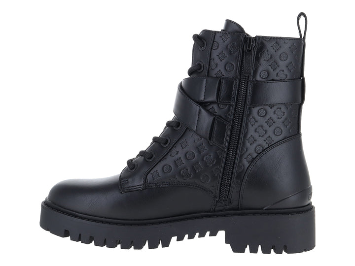 Bota negra sintética de caña alta con suela track, cordones y correa con detalle metálico.