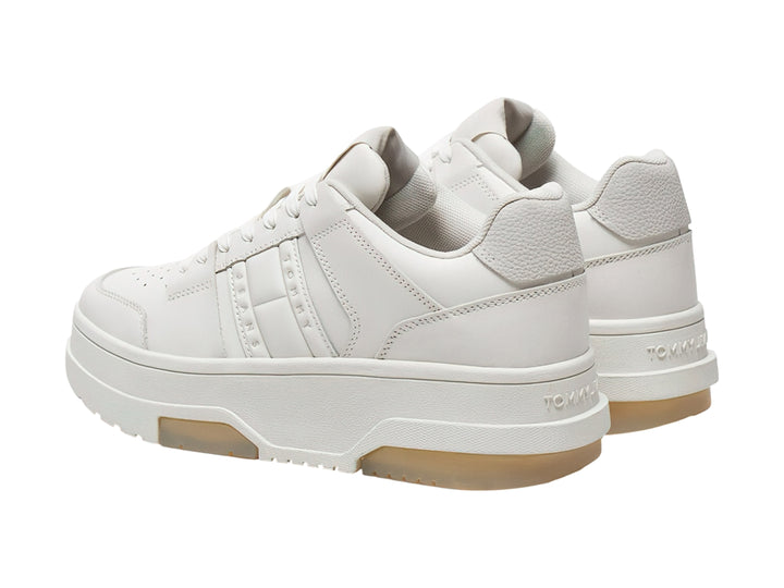 Tenis Tommy Hilfiger modelo The Brooklyn Platform en color blanco con suela de plataforma gruesa.