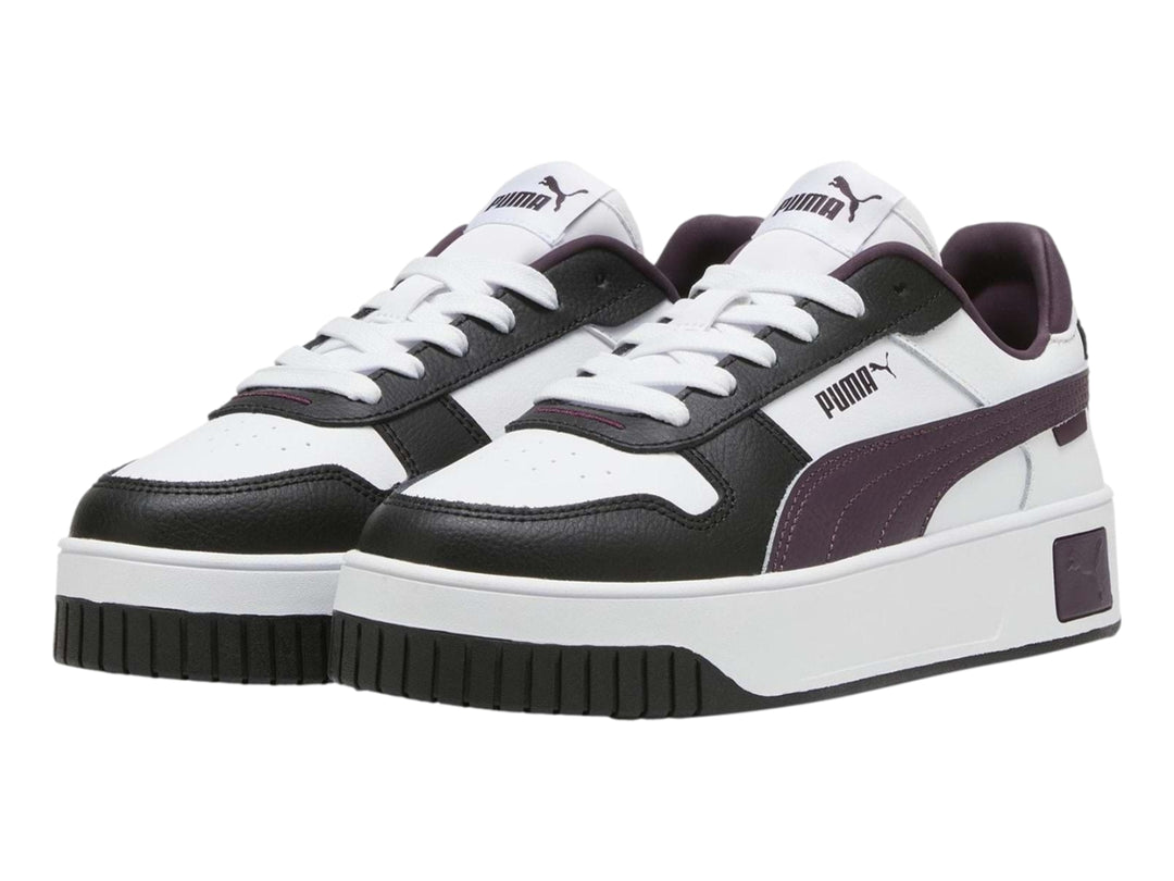 Tenis PUMA Carina Street en color blanco con detalles en morado y negro, con suela de plataforma blanca.