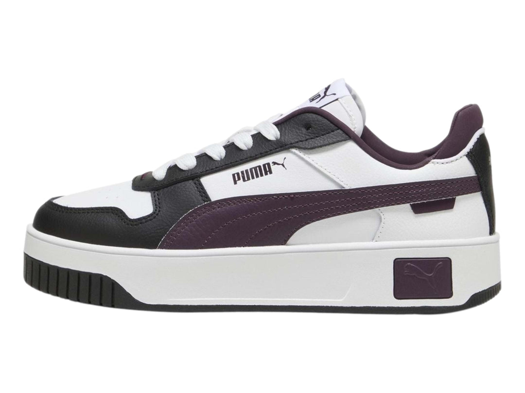 Tenis PUMA Carina Street en color blanco con detalles en morado y negro, con suela de plataforma blanca.