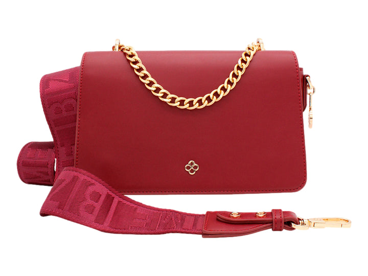 Bolso de hombro Jaime Ibiza en color rojo con cadena dorada y correa ancha ajustable.
