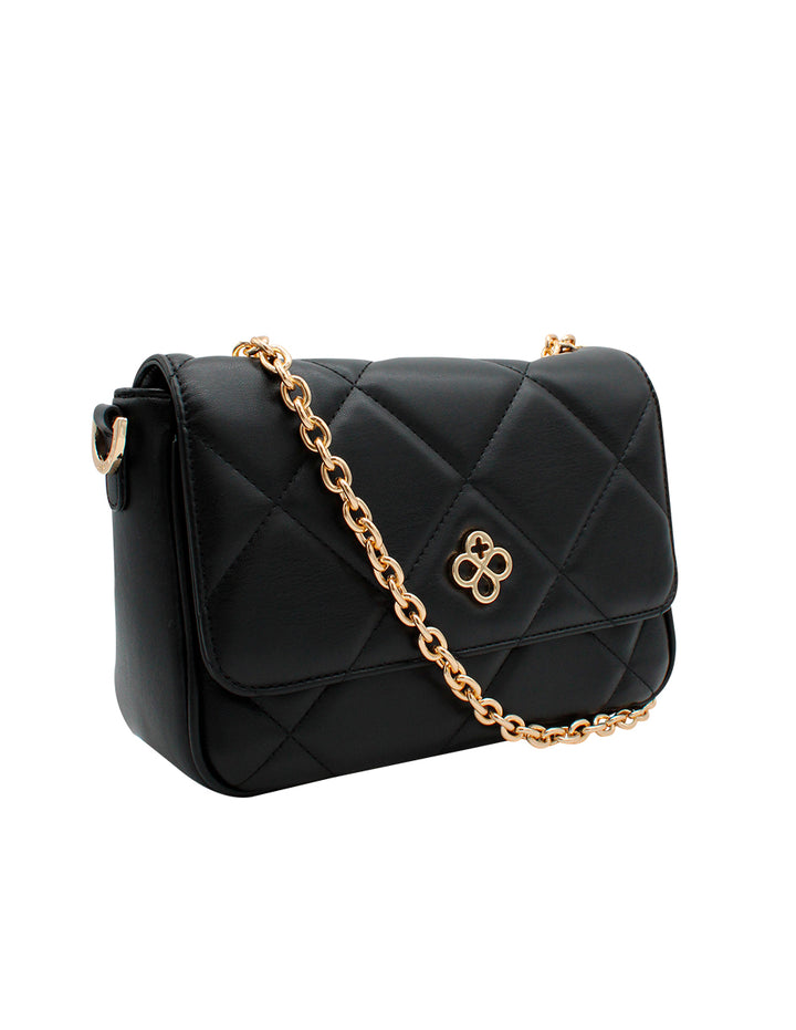 Bolso de hombro Jaime Ibiza color negro con diseño acolchado y correa de cadena dorada.