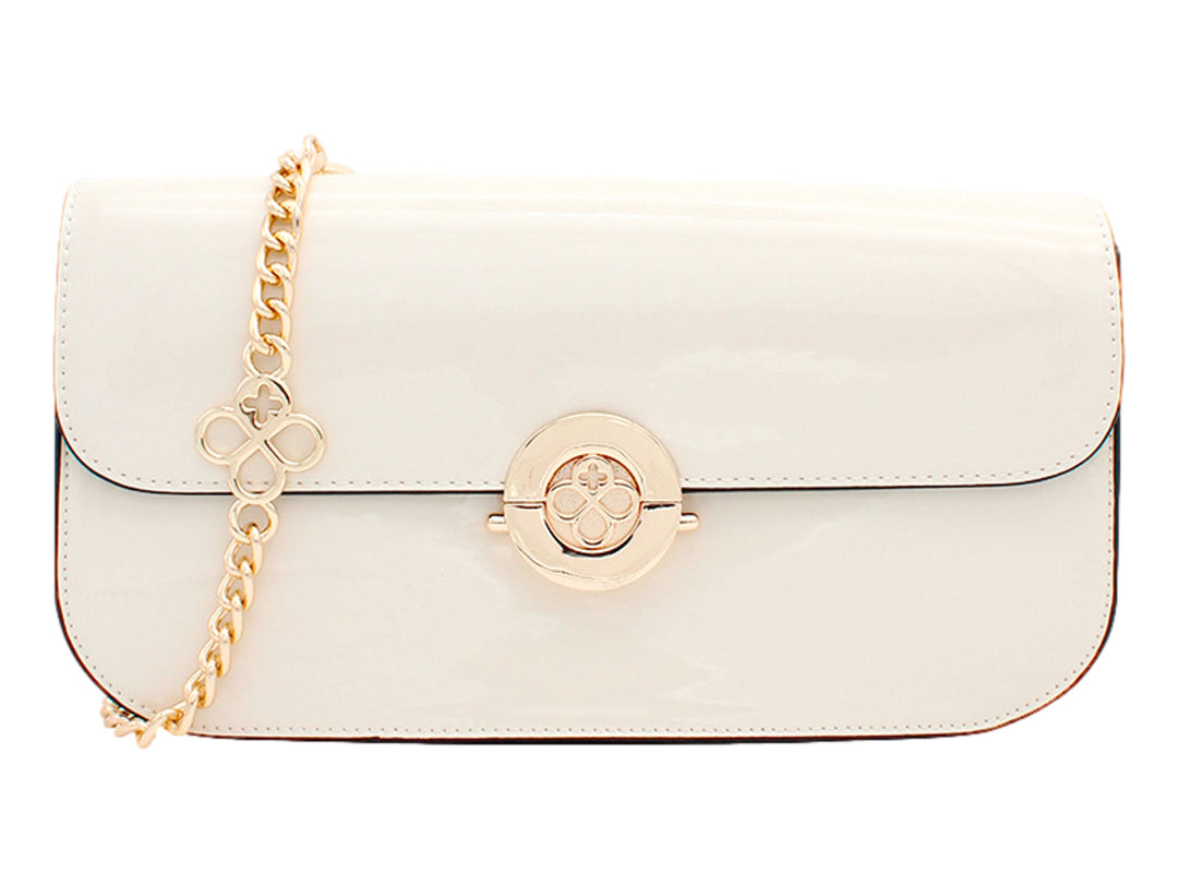 Bolso blanco Jaime Ibiza con cadena dorada y cierre circular brillante.