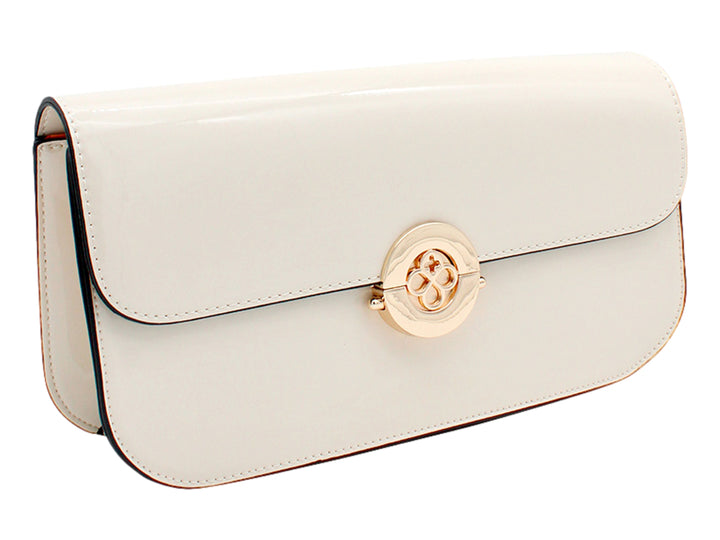 Bolso blanco Jaime Ibiza con cadena dorada y cierre circular brillante.