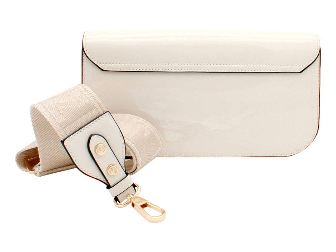 Bolso blanco Jaime Ibiza con cadena dorada y cierre circular brillante.