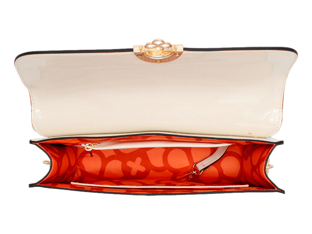 Bolso blanco Jaime Ibiza con cadena dorada y cierre circular brillante.