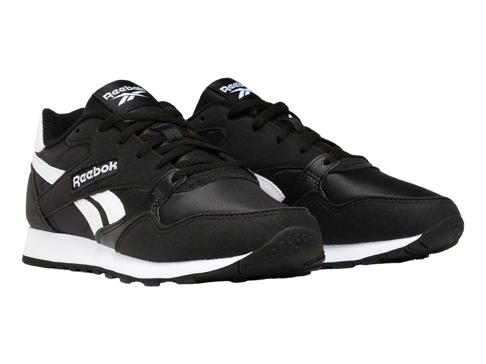 Tenis deportivos Reebok color negro con franjas y suela blanca.