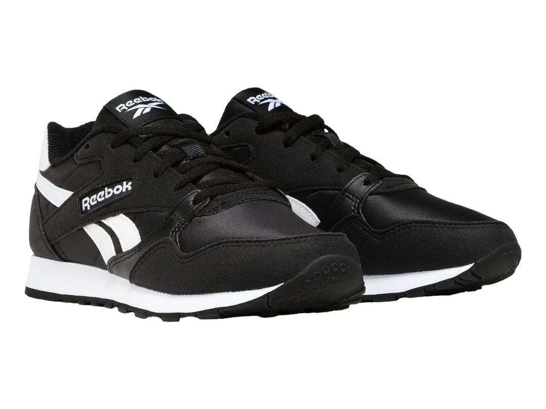 Tenis deportivos Reebok color negro con franjas y suela blanca.