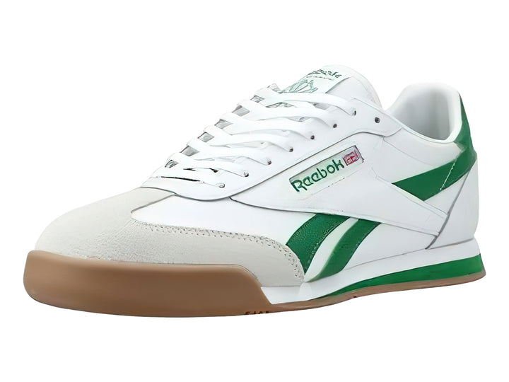 Tenis Reebok blancos con franjas verdes y suela color café.