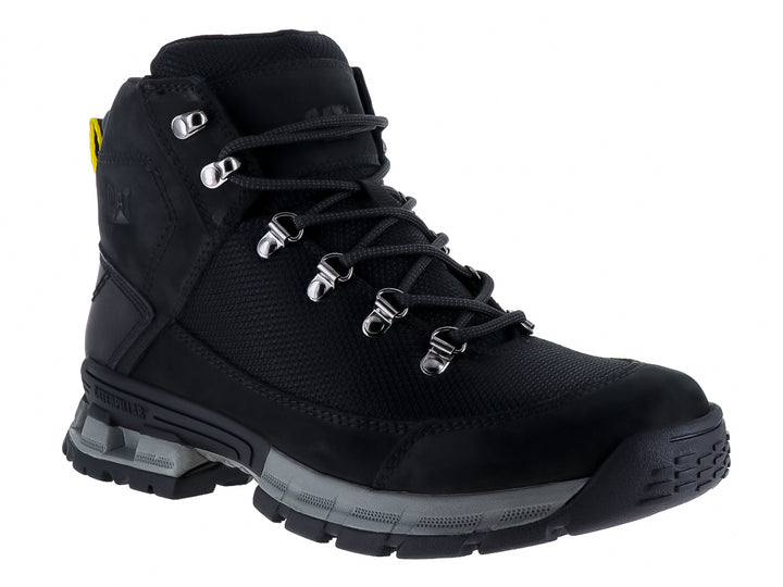 Bota Caterpillar de cuero negro con suela gris y detalles amarillos.