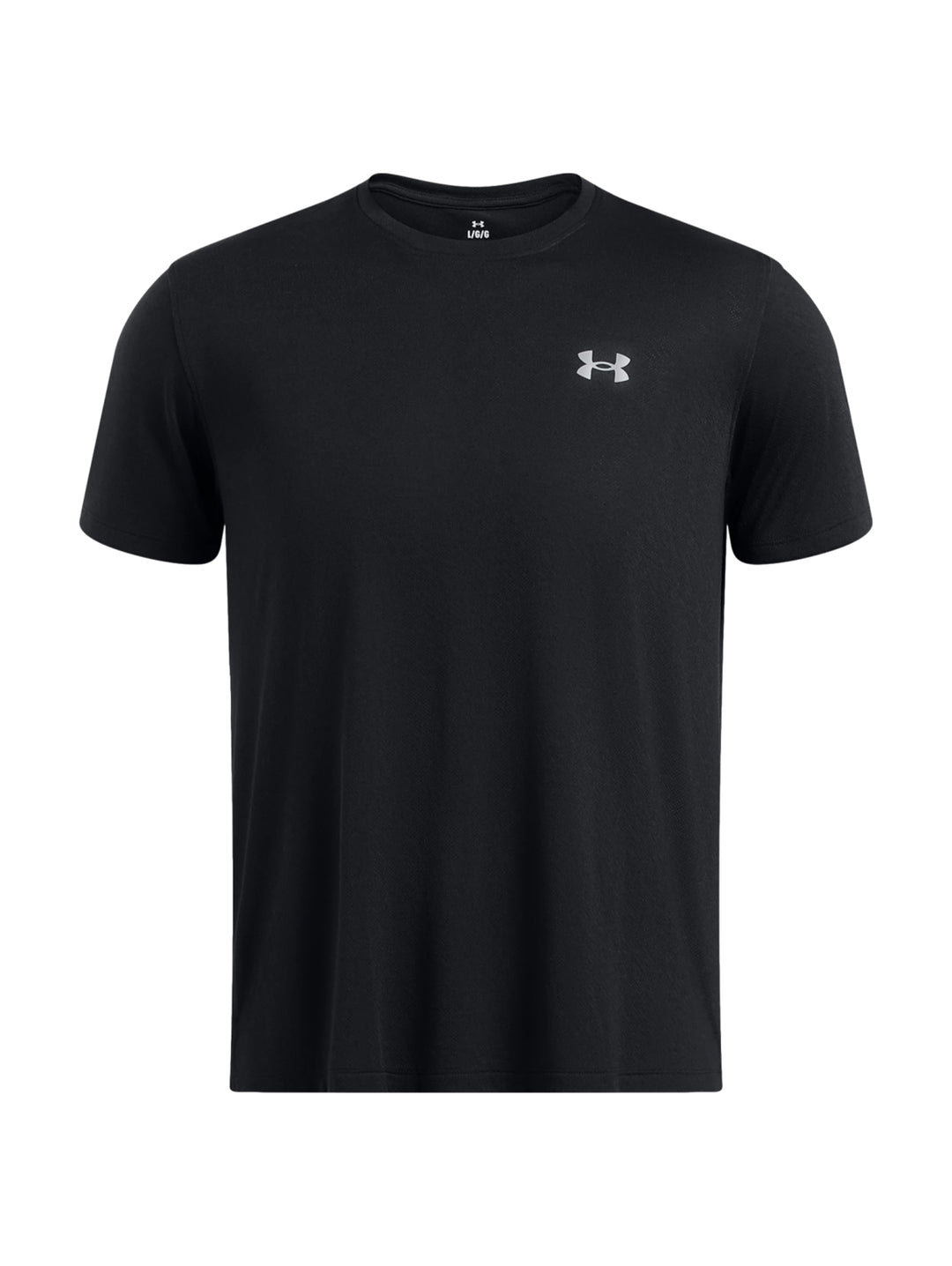 Hombre vistiendo una camiseta deportiva de manga corta color negro de la marca Under Armour.