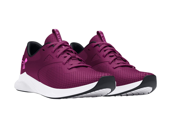 Zapato deportivo Under Armour color morado con suela blanca y detalles en malla.