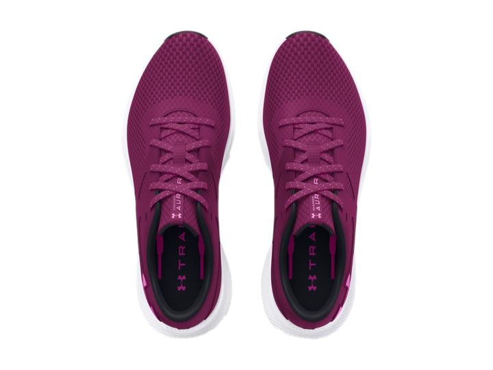Zapato deportivo Under Armour color morado con suela blanca y detalles en malla.