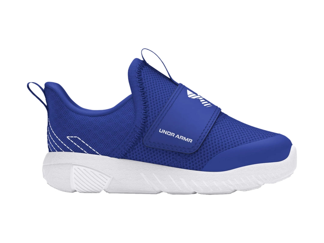 Tenis deportivos Under Armour color azul con suela blanca y correa de velcro.