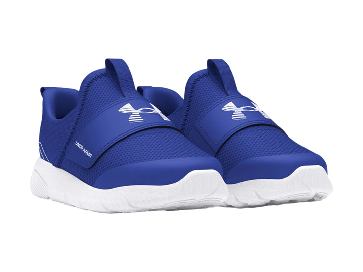 Tenis deportivos Under Armour color azul con suela blanca y correa de velcro.