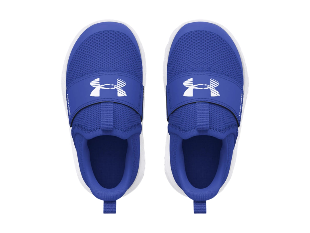 Tenis deportivos Under Armour color azul con suela blanca y correa de velcro.