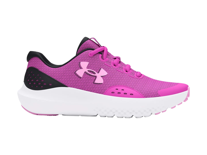 Tenis deportivos Under Armour color rosa con suela blanca y detalles negros.