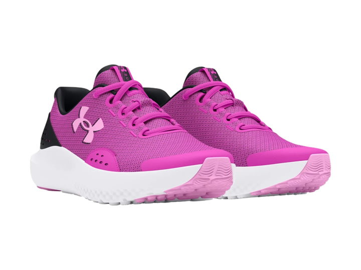 Tenis deportivos Under Armour color rosa con suela blanca y detalles negros.