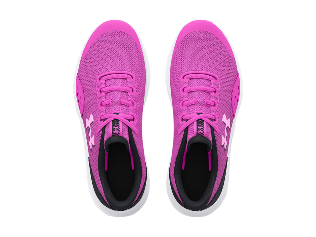 Tenis deportivos Under Armour color rosa con suela blanca y detalles negros.