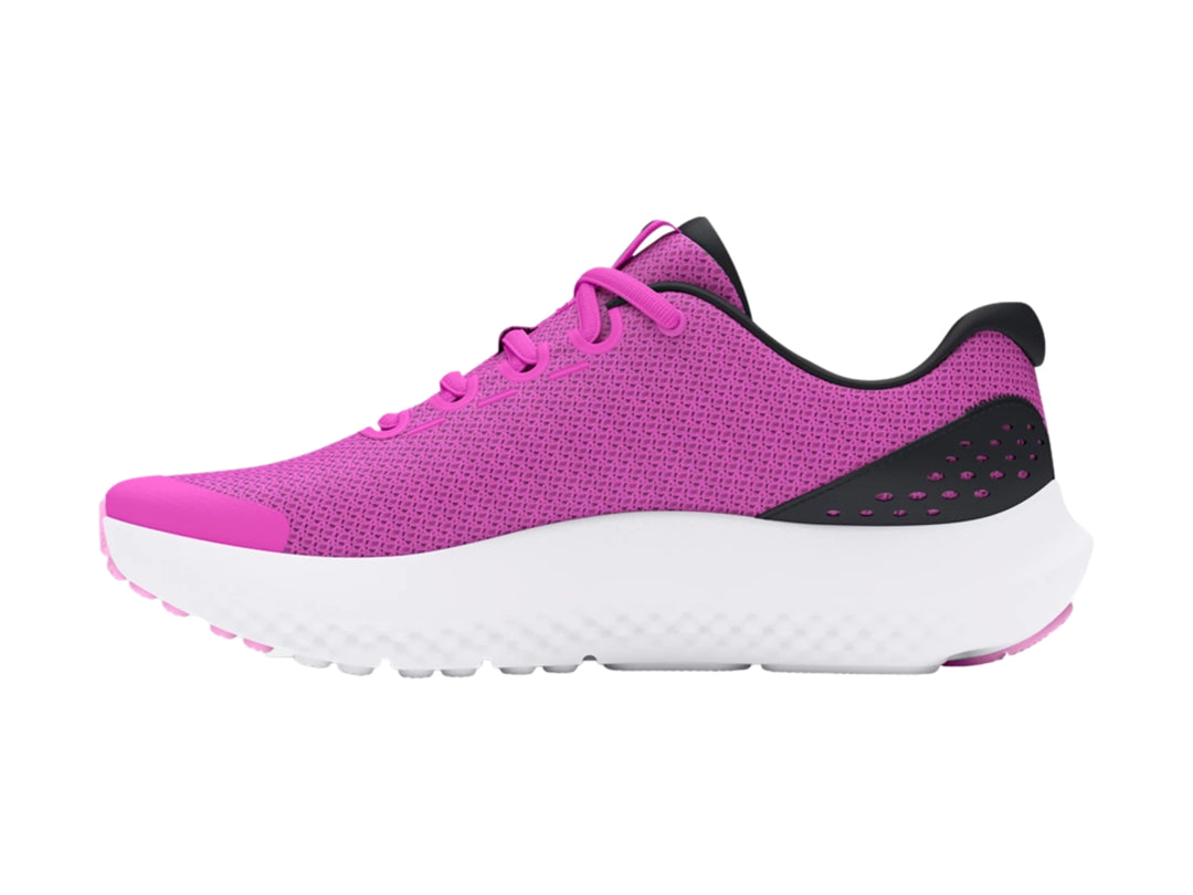 Tenis deportivos Under Armour color rosa con suela blanca y detalles negros.