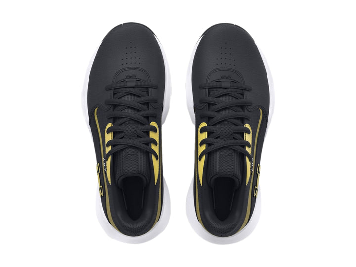 Tenis de baloncesto Under Armour color negro con detalles en dorado y suela blanca.