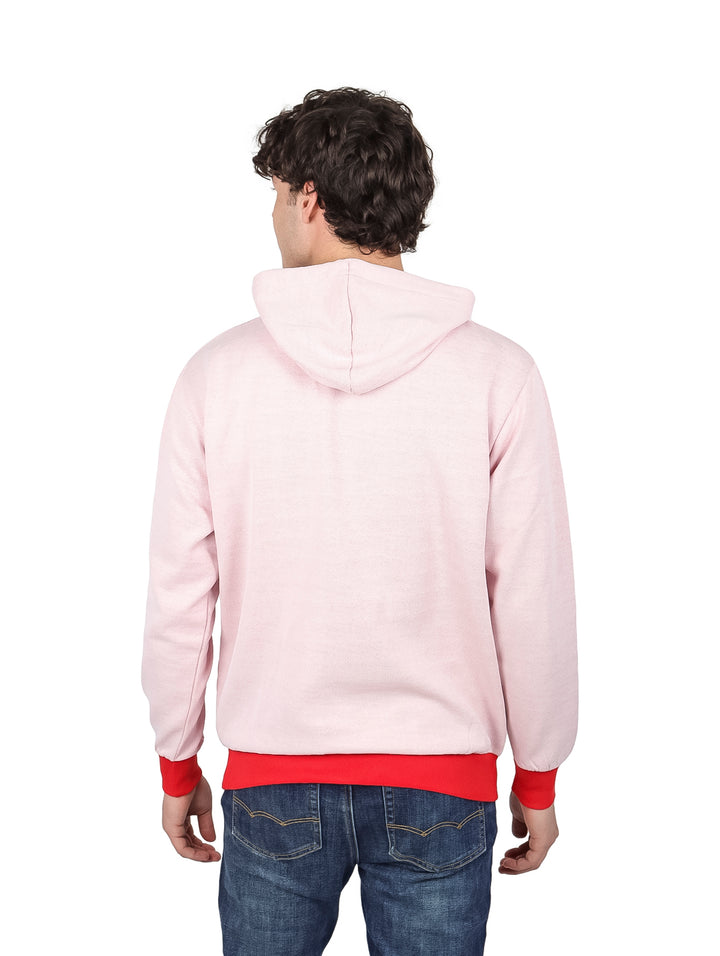 Sudadera con capucha color rosa con detalles en rojo en los puños, cintura y cordones.