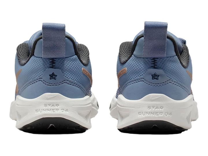 Tenis deportivos Nike Star Runner 4 en color azul con suela blanca y detalles en bronce.