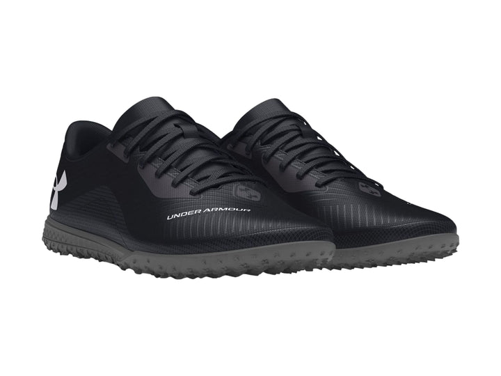 Zapato de fútbol Under Armour Shadow Select Turf color negro con suela para césped sintético.