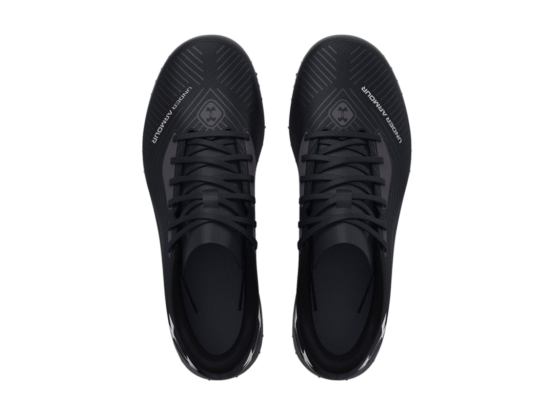 Zapato de fútbol Under Armour Shadow Select Turf color negro con suela para césped sintético.