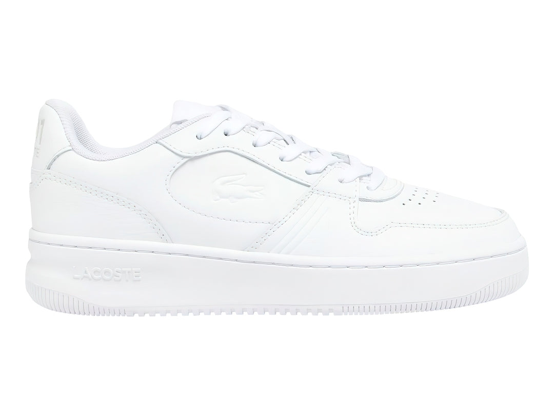 Tenis deportivos Lacoste de color blanco con suela plana y cordones.