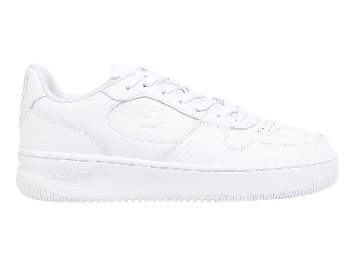 Tenis deportivos Lacoste de color blanco con suela plana y cordones.