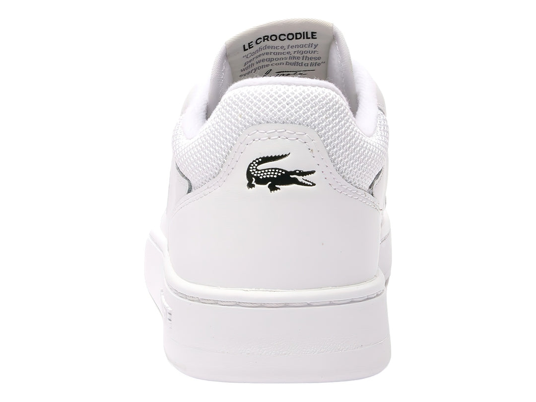 Tenis blancos de cuero Lacoste con logotipo de cocodrilo verde en el lateral.